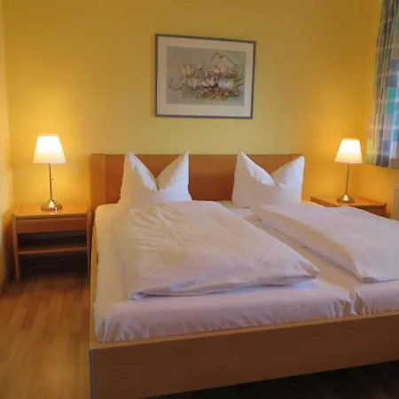 Waldstrasse - Ferienwohnung *